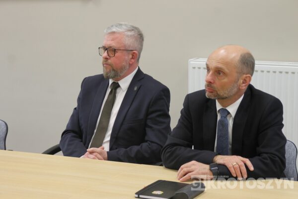 Radni z Koźmina Wielkopolskiego uczcili burmistrza Macieja Bratborskiego i wydali oświadczenie