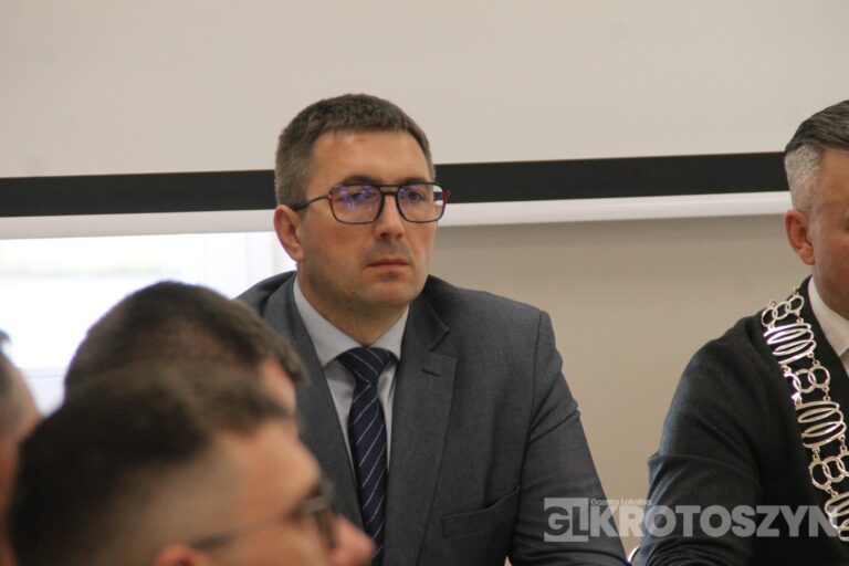Radni z Koźmina Wielkopolskiego uczcili burmistrza Macieja Bratborskiego i wydali oświadczenie