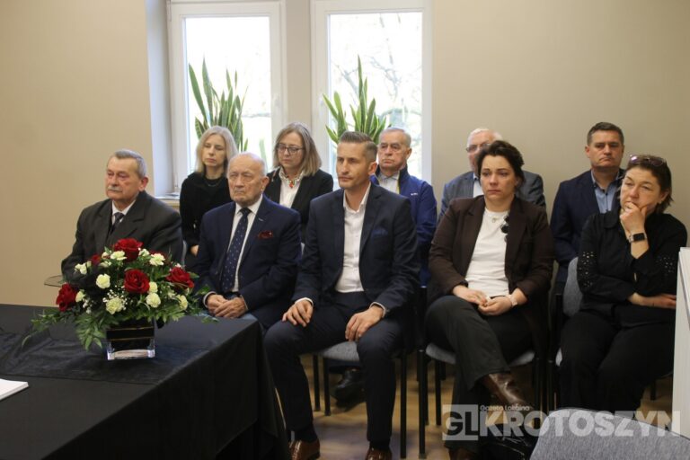 Radni z Koźmina Wielkopolskiego uczcili burmistrza Macieja Bratborskiego i wydali oświadczenie