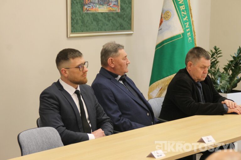 Radni z Koźmina Wielkopolskiego uczcili burmistrza Macieja Bratborskiego i wydali oświadczenie