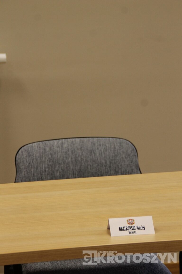 Radni z Koźmina Wielkopolskiego uczcili burmistrza Macieja Bratborskiego i wydali oświadczenie