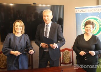 Gmina i powiat łączą siły dla rozwoju. Umowy podpisane, ruszą duże prace drogowe i kanalizacyjne