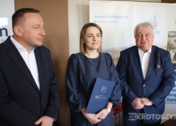 Gmina i powiat łączą siły dla rozwoju. Umowy podpisane, ruszą duże prace drogowe i kanalizacyjne