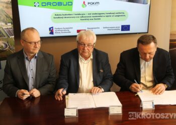 Gmina i powiat łączą siły dla rozwoju. Umowy podpisane, ruszą duże prace drogowe i kanalizacyjne