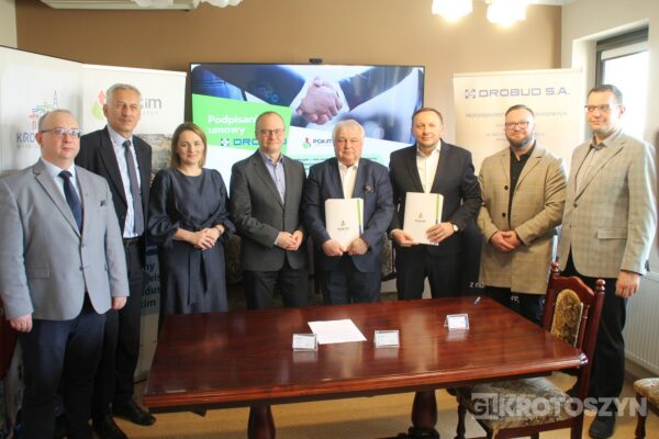 Gmina i powiat łączą siły dla rozwoju. Umowy podpisane, ruszą duże prace drogowe i kanalizacyjne