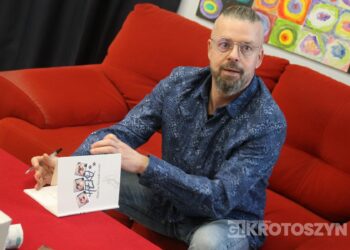 O psie, który stał się bohaterem książki. Spotkanie autorskie Marcina Szyndrowskiego w Krotoszynie