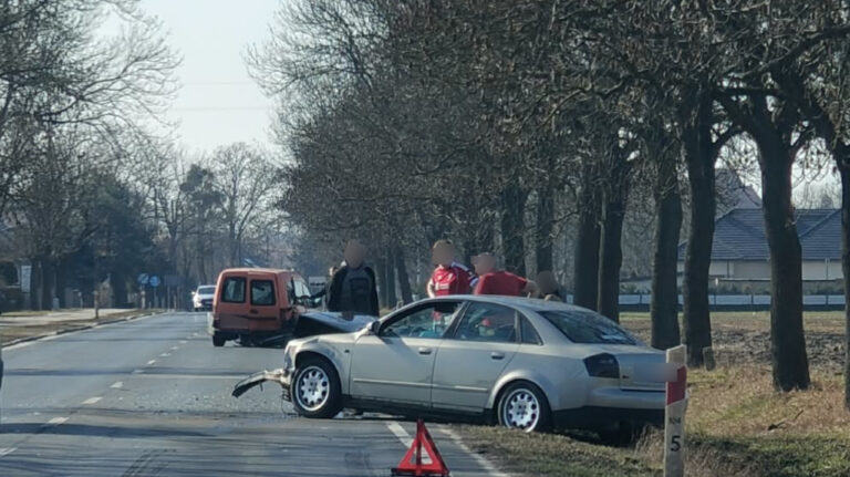 Zderzenie dwóch aut na DK36 w Kobylinie. Na szczęście bez rannych
