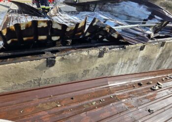 Pożar budynku inwentarskiego w Rudzie. Właściciel poparzony podczas gaszenia ognia