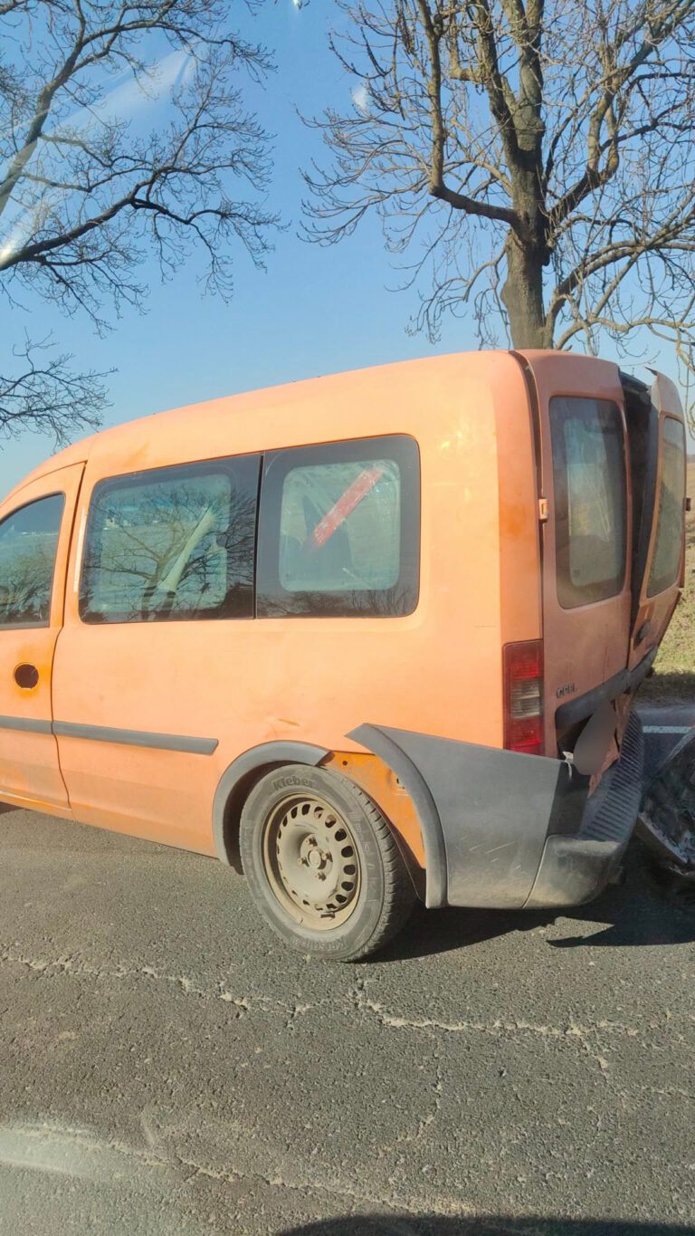 Zderzenie dwóch aut na DK36 w Kobylinie. Na szczęście bez rannych