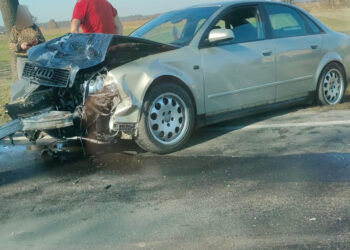 Zderzenie dwóch aut na DK36 w Kobylinie. Na szczęście bez rannych