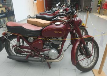 Motocykle i wielkie serca w Galerii Krotoszyńskiej. OLDTIMERS zebrali ponad 11 tysięcy złotych dla Szymonka