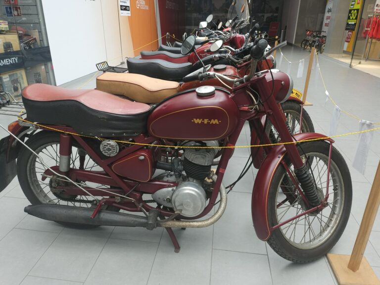 Motocykle i wielkie serca w Galerii Krotoszyńskiej. OLDTIMERS zebrali ponad 11 tysięcy złotych dla Szymonka