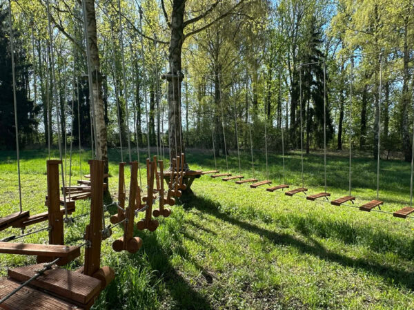 Nowa atrakcja na basenie w Koźminie. Powstał park linowy dla każdego