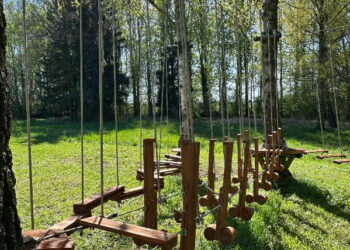 Nowa atrakcja na basenie w Koźminie. Powstał park linowy dla każdego