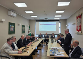 Sesja pełna refleksji i decyzji. Koźmin pamięta o zmarłych, radni pracują nad przyszłością