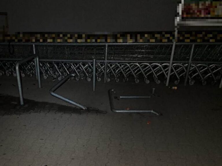 Pijany 18-latek rozbił auto na parkingu przy sklepie