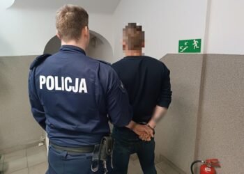Trzy włamania do aut i kradzież w markecie. 40-latek zatrzymany