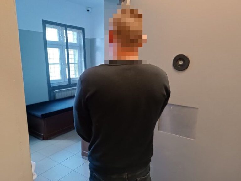 Trzy włamania do aut i kradzież w markecie. 40-latek zatrzymany