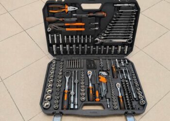 Trzy włamania do aut i kradzież w markecie. 40-latek zatrzymany