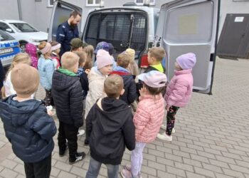Przedszkolaki sprawdziły, jak pracuje policja