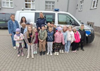 Przedszkolaki sprawdziły, jak pracuje policja