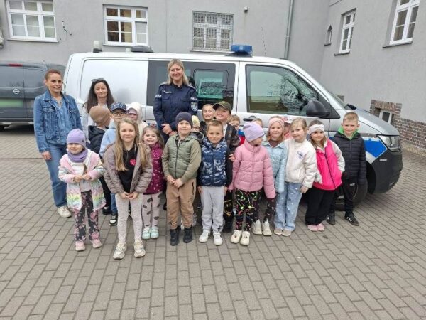 Przedszkolaki sprawdziły, jak pracuje policja