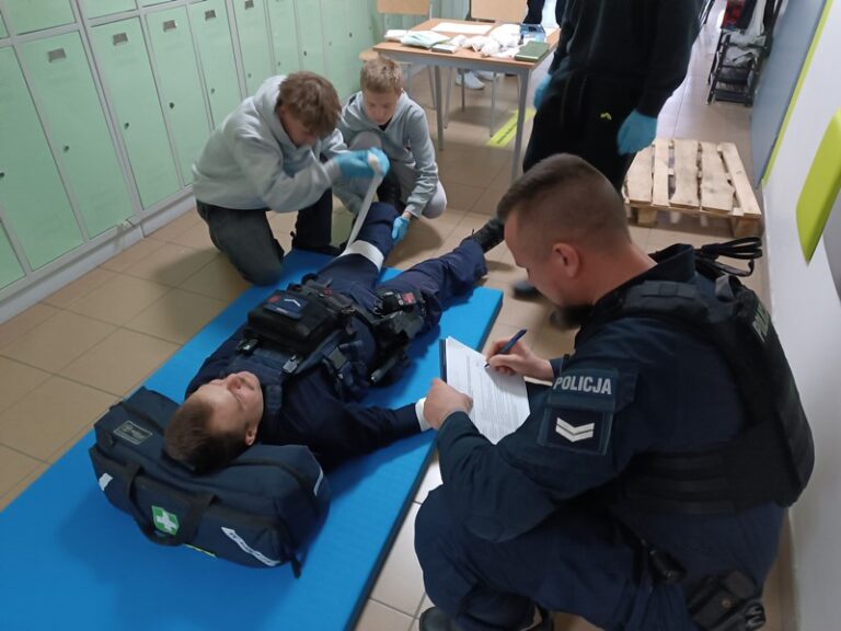 Uczniowie sprawdzili wiedzę o ruchu drogowym. Najlepsi pojadą do Wrocławia