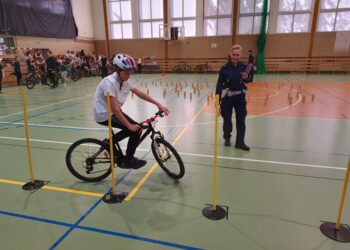 Uczniowie sprawdzili wiedzę o ruchu drogowym. Najlepsi pojadą do Wrocławia