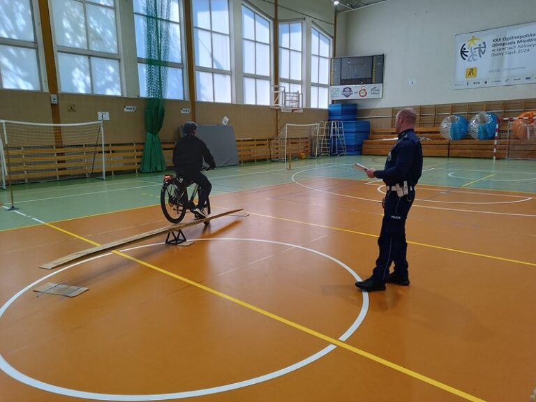 Uczniowie sprawdzili wiedzę o ruchu drogowym. Najlepsi pojadą do Wrocławia
