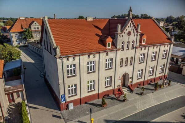 Spór o klasy pierwsze w Koźminie. Nauczyciele i rodzice protestują przeciw zmianom