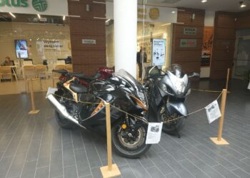 Motocykle i wielkie serca w Galerii Krotoszyńskiej. OLDTIMERS zebrali ponad 11 tysięcy złotych dla Szymonka