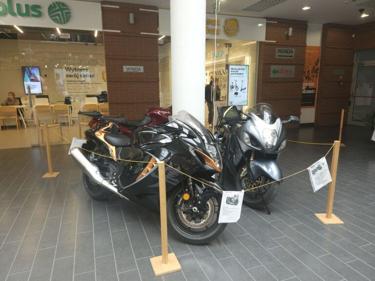 Motocykle i wielkie serca w Galerii Krotoszyńskiej. OLDTIMERS zebrali ponad 11 tysięcy złotych dla Szymonka