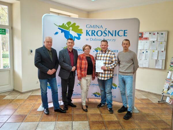 Nowy etap dla Urzędu Gminy Krośnice. Podpisano umowę na termomodernizację