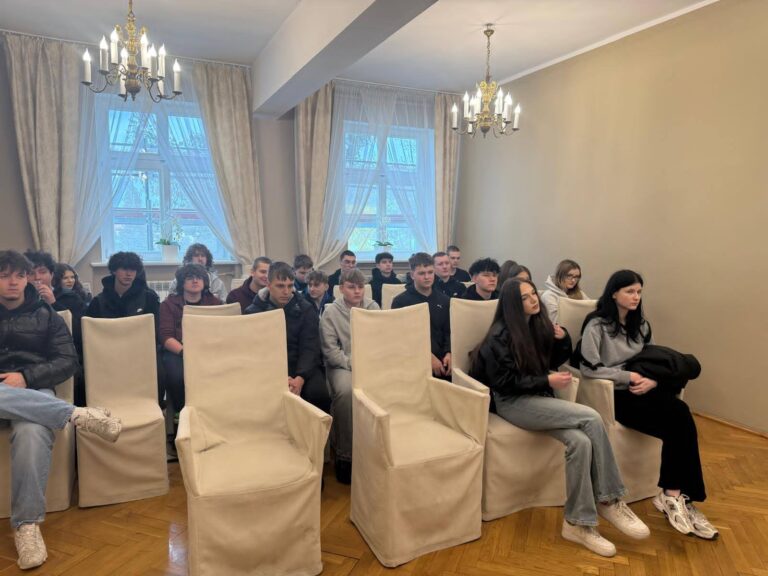 Uczyli się urzędu od środka