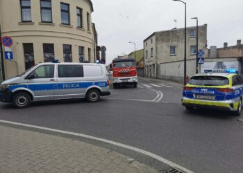 Zderzenie motocykla z BMW w Koźminie. Jedna osoba trafiła do szpitala