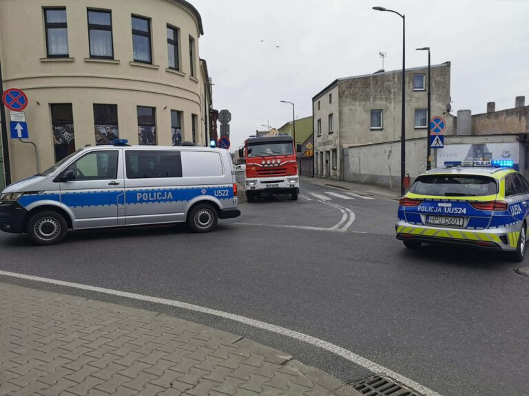 Zderzenie motocykla z BMW w Koźminie. Jedna osoba trafiła do szpitala