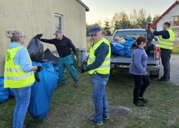 Mieszkańcy Piękocina ruszyli do sprzątania okolicy