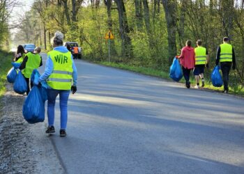 Mieszkańcy Piękocina ruszyli do sprzątania okolicy