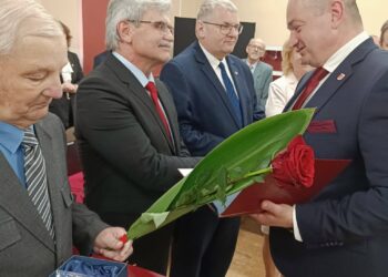 Zasłużeni i Honorowy Obywatel wyróżnieni. Wyjątkowa sesja w Kobylinie
