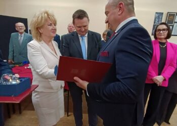 Zasłużeni i Honorowy Obywatel wyróżnieni. Wyjątkowa sesja w Kobylinie