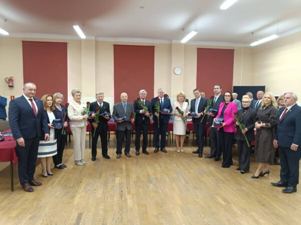 Zasłużeni i Honorowy Obywatel wyróżnieni. Wyjątkowa sesja w Kobylinie