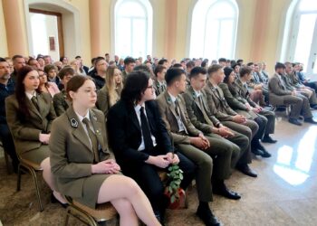 Maturzyści pożegnali szkoły