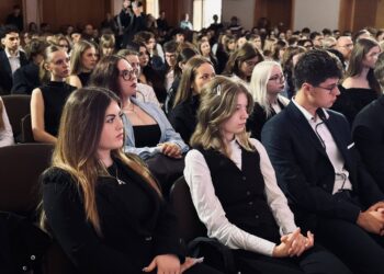 Maturzyści pożegnali szkoły