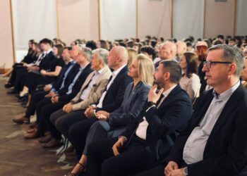 Maturzyści pożegnali szkoły