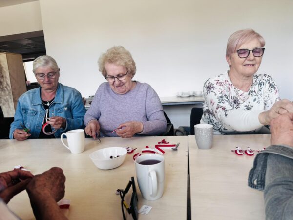 Seniorzy przygotowali kotyliony na obchody 3 Maja