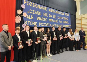 Maturzyści pożegnali szkoły