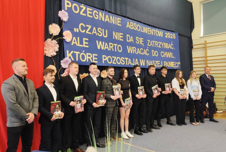 Maturzyści pożegnali szkoły