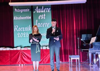 Maturzyści pożegnali szkoły