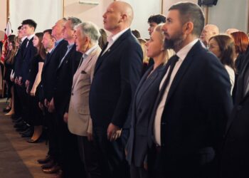 Maturzyści pożegnali szkoły