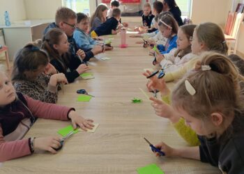 Interaktywne czytanie i papierowe motyle w Potaszni
